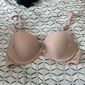 Victoria’s Secret nude/pink bra